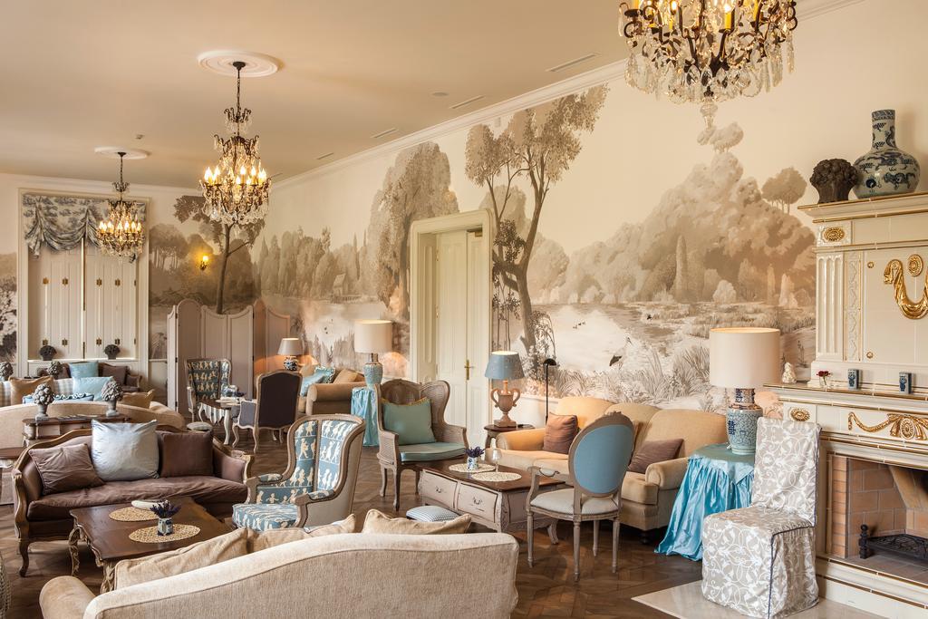 Amade Chateau Vrakúň Bagian luar foto
