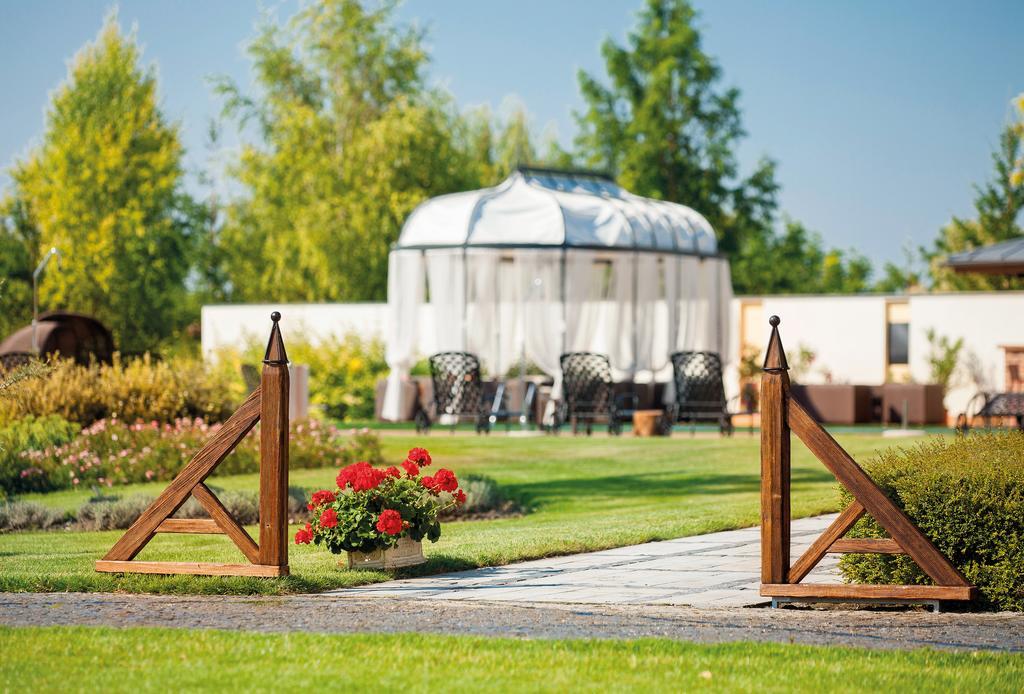 Amade Chateau Vrakúň Bagian luar foto