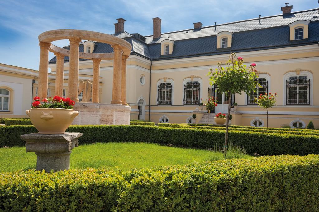 Amade Chateau Vrakúň Bagian luar foto