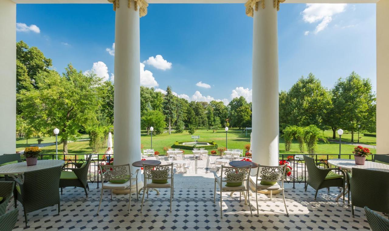 Amade Chateau Vrakúň Bagian luar foto